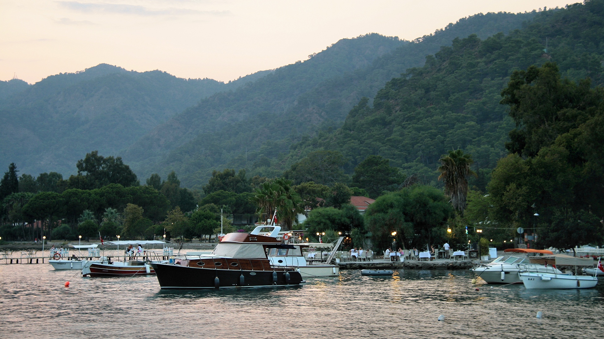 Göcek Belediye Marinası’nda günbatımı